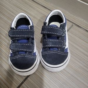 Toddler shoes size 4